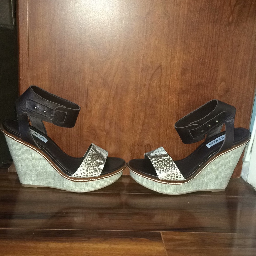 New!! Steve Madden wedges Never worn